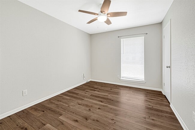 Building Photo - 522 Country Ln