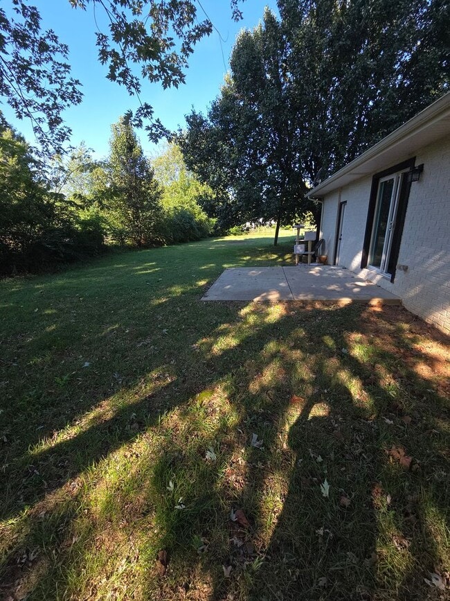 Building Photo - MUST SEE CHARMING HOME!