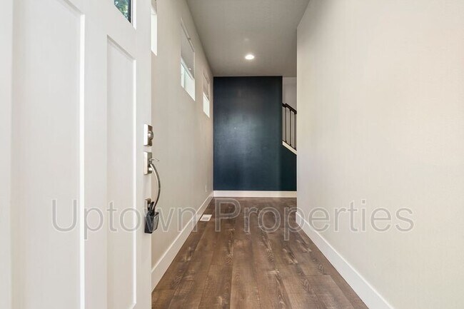 Building Photo - 4366 SE Lone Oak St