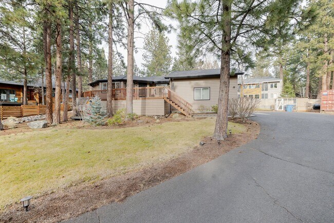 Building Photo - Furnished Rental in Desirable NW Bend Neighborhood