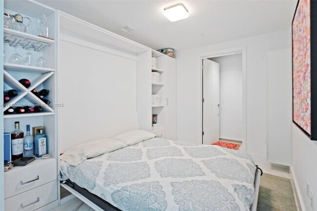 Building Photo - 1080 Brickell Ave