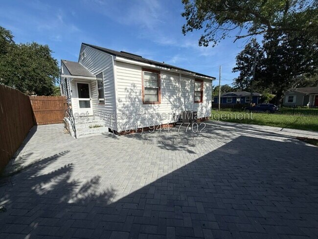 Building Photo - 1309 Macarthur St