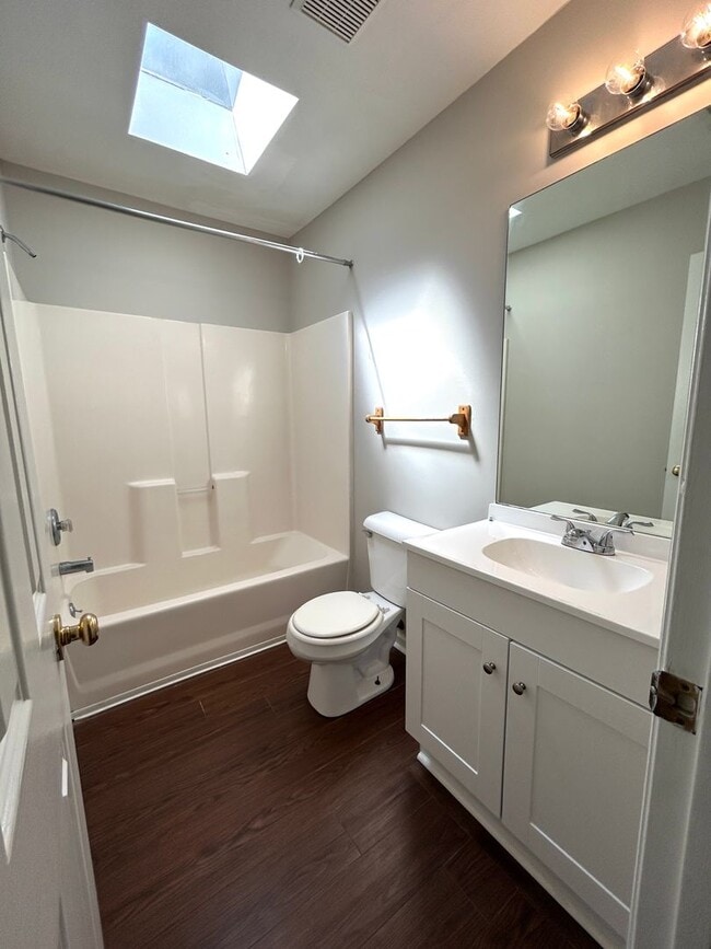 Building Photo - 28 Chatham St