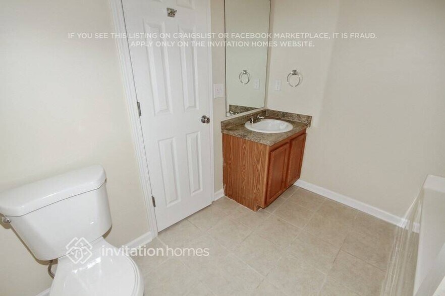 Building Photo - 1507 Locomotive Dr NE