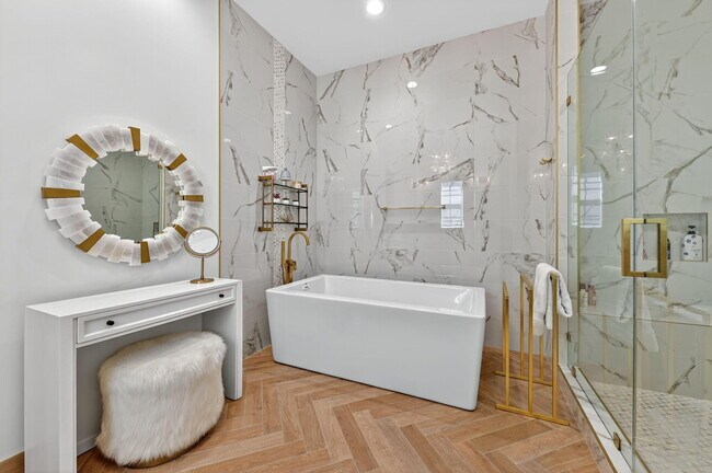 Building Photo - 121 Lily Ln