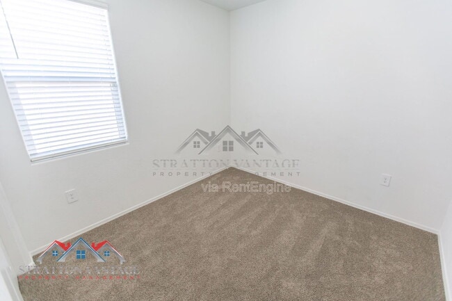 Building Photo - 1330 W Hess Ave