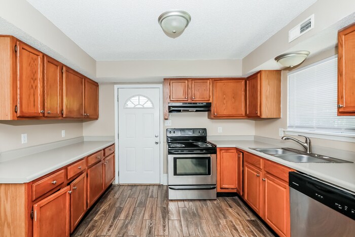 Building Photo - 13715 Dealtry Ln