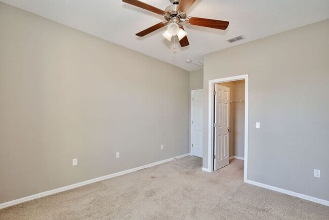 Building Photo - Gorgeous 4/2.5 Spacious Townhome with a Loft Area and a 2 Car Garage in the Desirable Gated Commu...