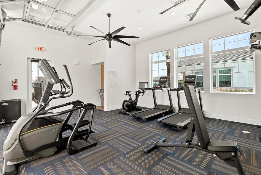 Building Photo - 8200 W Encanto Blvd