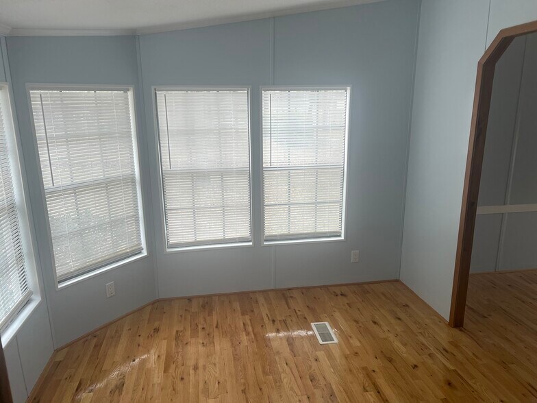 Building Photo - 2140 Hickory St