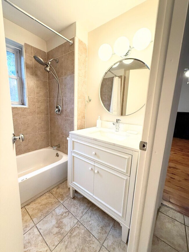Building Photo - 117 Fair St