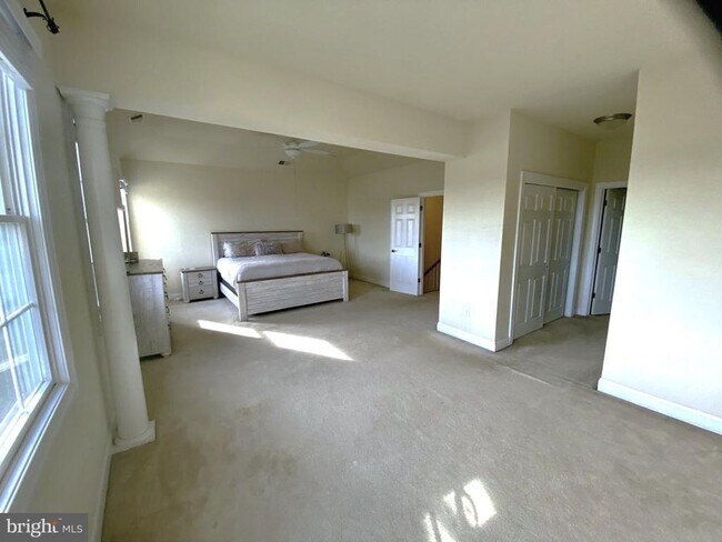 Building Photo - 4204 Lexington Ct