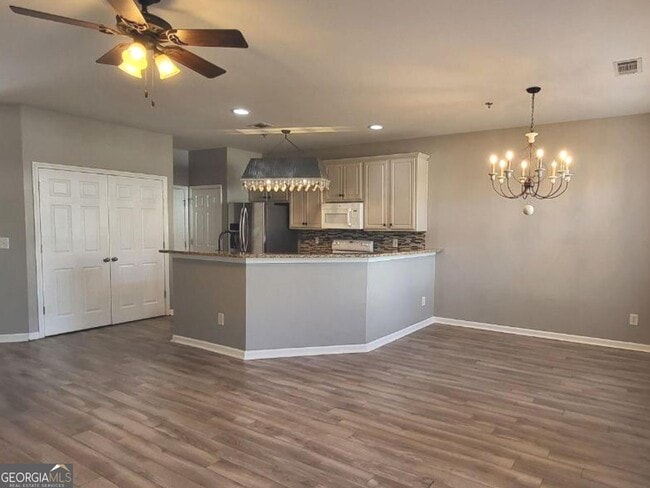 Building Photo - 45 Newnan Lakes Dr