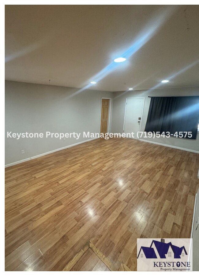 Building Photo - St. Charles Mesa! Spacious 4 Bedroom/1.5 B...