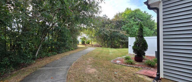 Building Photo - 335 Shallowford Reserve Dr