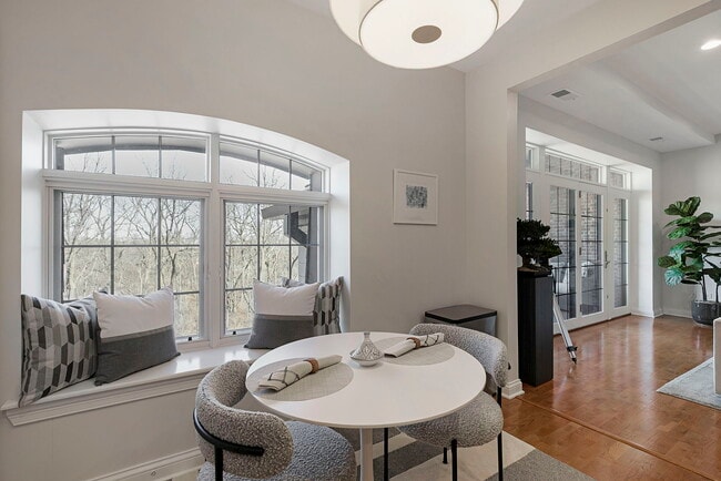 Building Photo - 1800 Amberley Ct