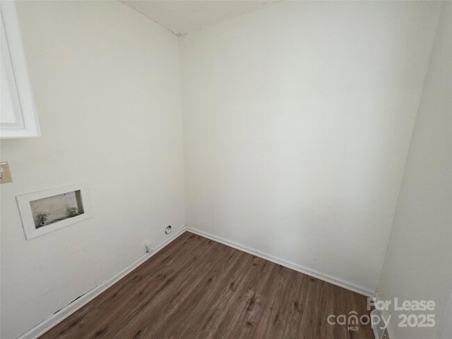 Building Photo - 6501 Barrington Dr