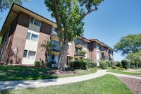 Building Photo - 5S066 Pebblewood Ln
