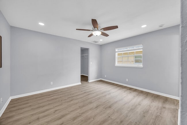 Building Photo - 3865 Vancott Cir