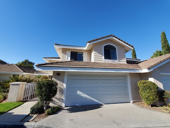 Building Photo - Beautiful Woodbridge/Lakeside Home for Lease!