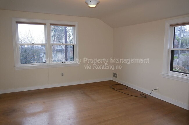 Building Photo - 1403 2nd Ave N