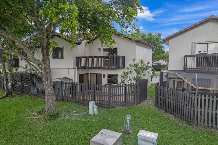 Building Photo - 15070 SW 49th Ln