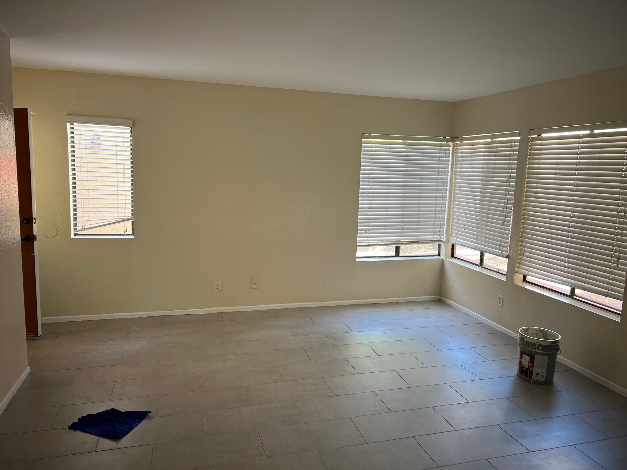 Building Photo - 120 Avenida Las Brisas