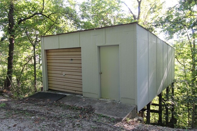 Building Photo - 8045 Sarah Thomas Rd