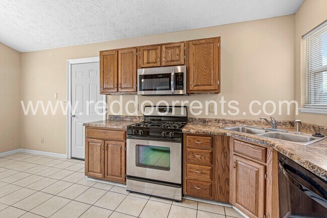 Building Photo - Beautiful 3-Bedroom, 2-Bath Home in Indian...