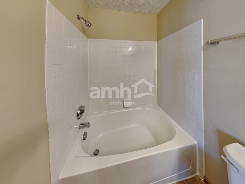 Building Photo - 7802 Jefferson Run