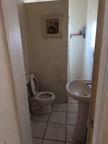 Building Photo - 1615 N Ellamont St