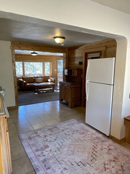 Kitchen - 3501 Devils Gulch Rd