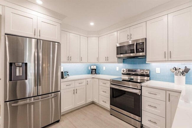 Building Photo - 1055 W Peppertree Dr