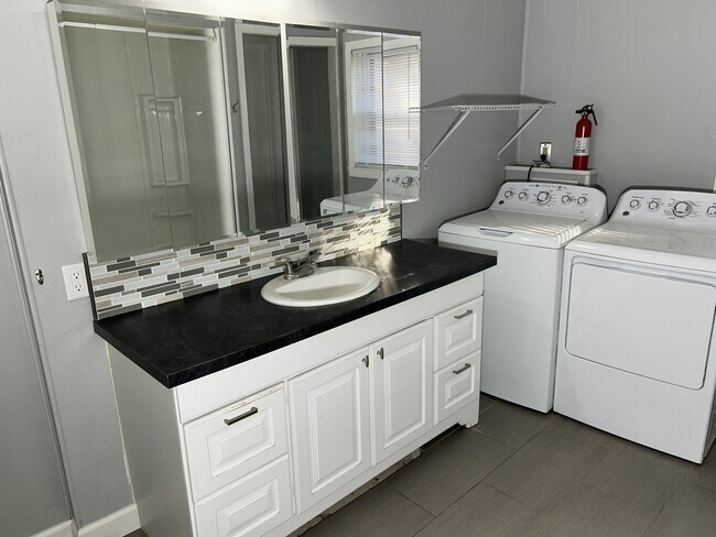 Building Photo - 2220 S 1st Ave