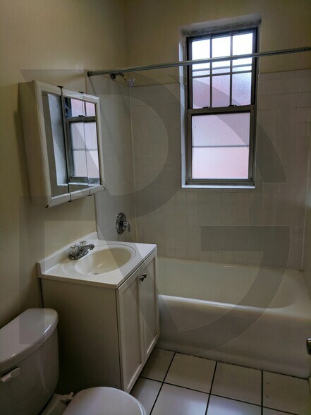 Building Photo - 540 W Aldine Ave