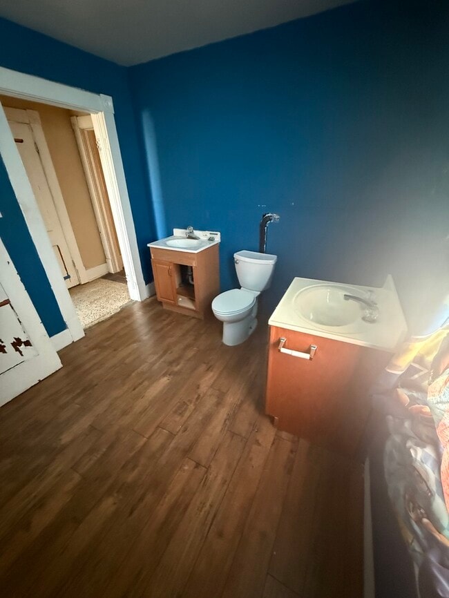 Building Photo - 2254 Lee Ave