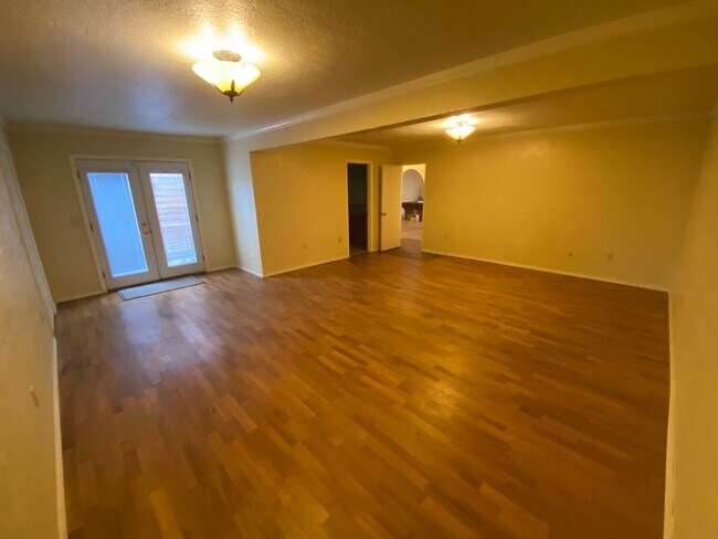 Building Photo - Beautiful 3 Bedroom Home in NE Albuquerque