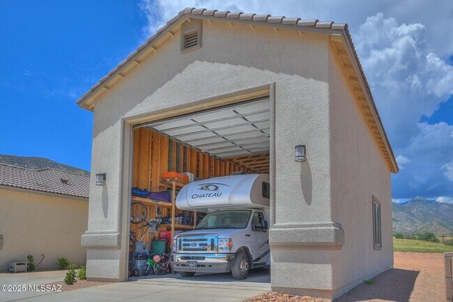 Building Photo - Kings Ranch