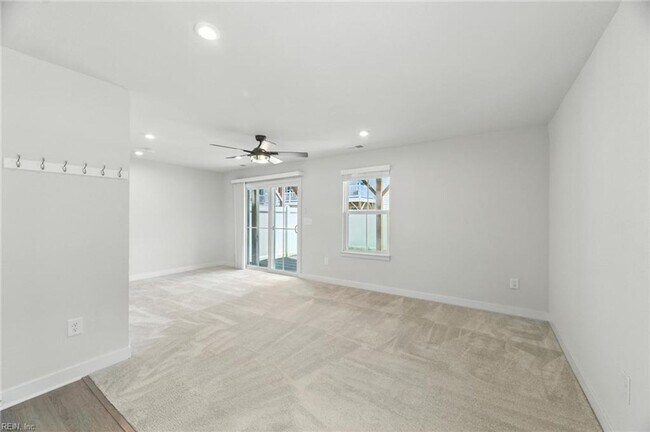 Building Photo - Newer Townhouse for lease