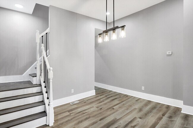 Building Photo - COMING SOON 6/10  Modern, Chic and brand n...