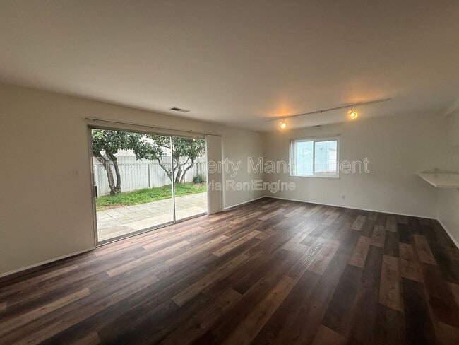 Building Photo - 2474 Seahorse Ave