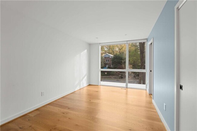 Building Photo - 1936 McLendon Ave NE