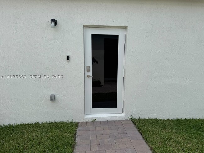 Building Photo - 2404 SE 29th Dr