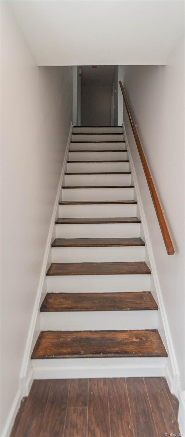 Building Photo - 11 Fishkill Glen Dr