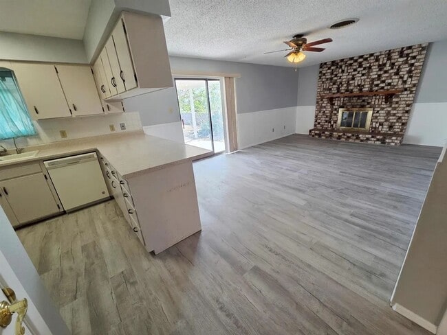 Building Photo - Very well maintained home - 6 Month Lease!!!