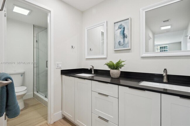 Building Photo - 3505 S Ocean Dr