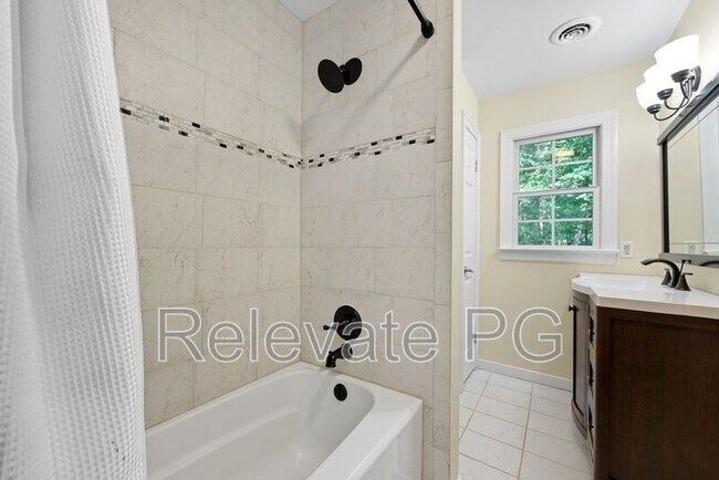 Building Photo - 1704 Clear Springs Cir