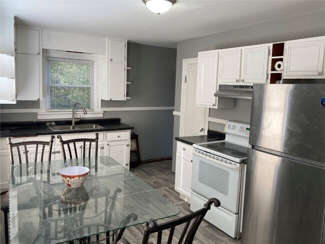 Building Photo - 915 Lindsay Ln