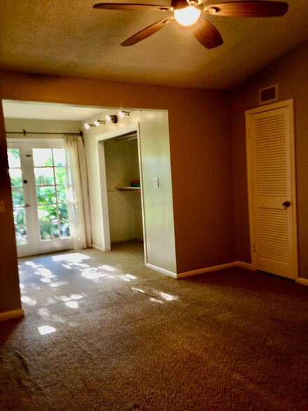 Building Photo - 229 Summerwood Trail