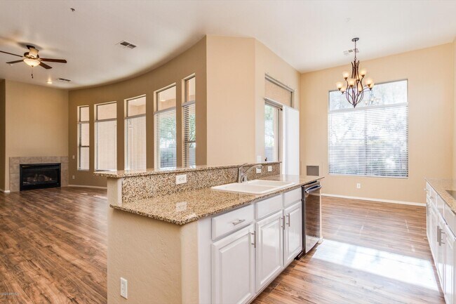 Building Photo - 951 W Orchard Ln